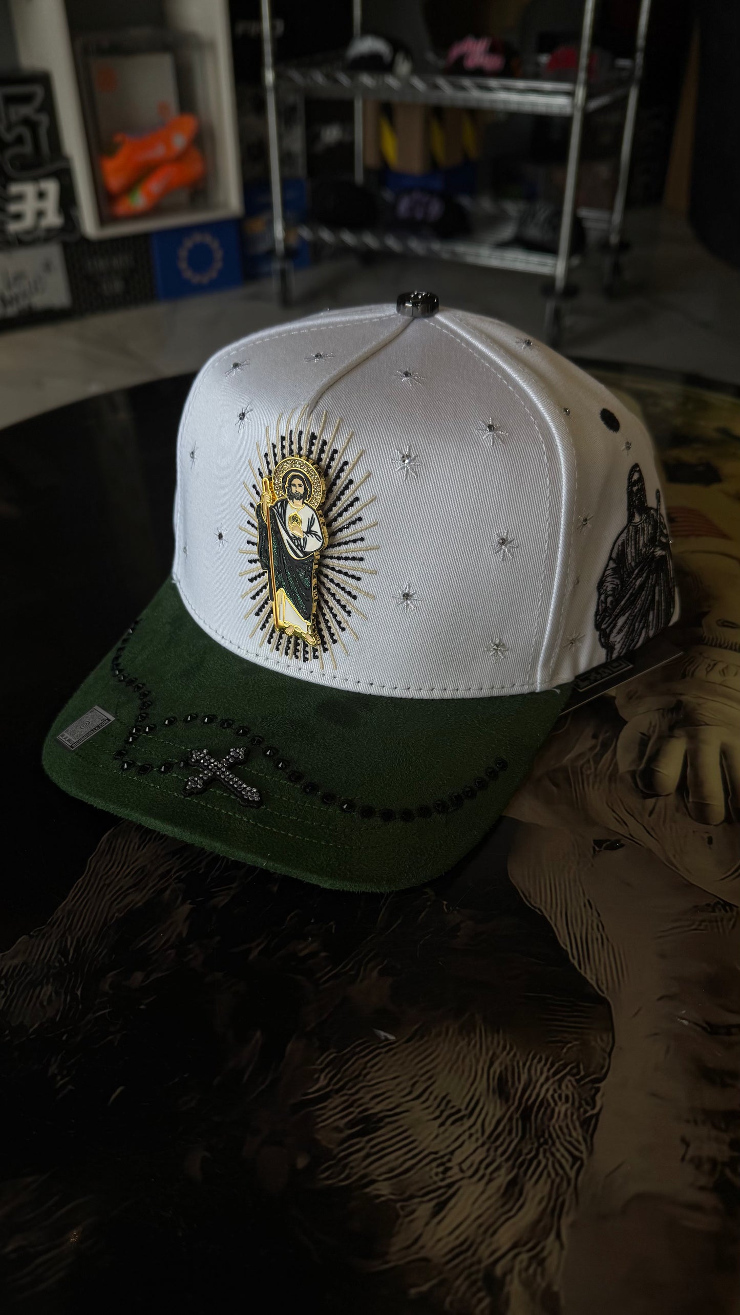 BIG BOSS// SAN JUDAS CRISTAL WHITE