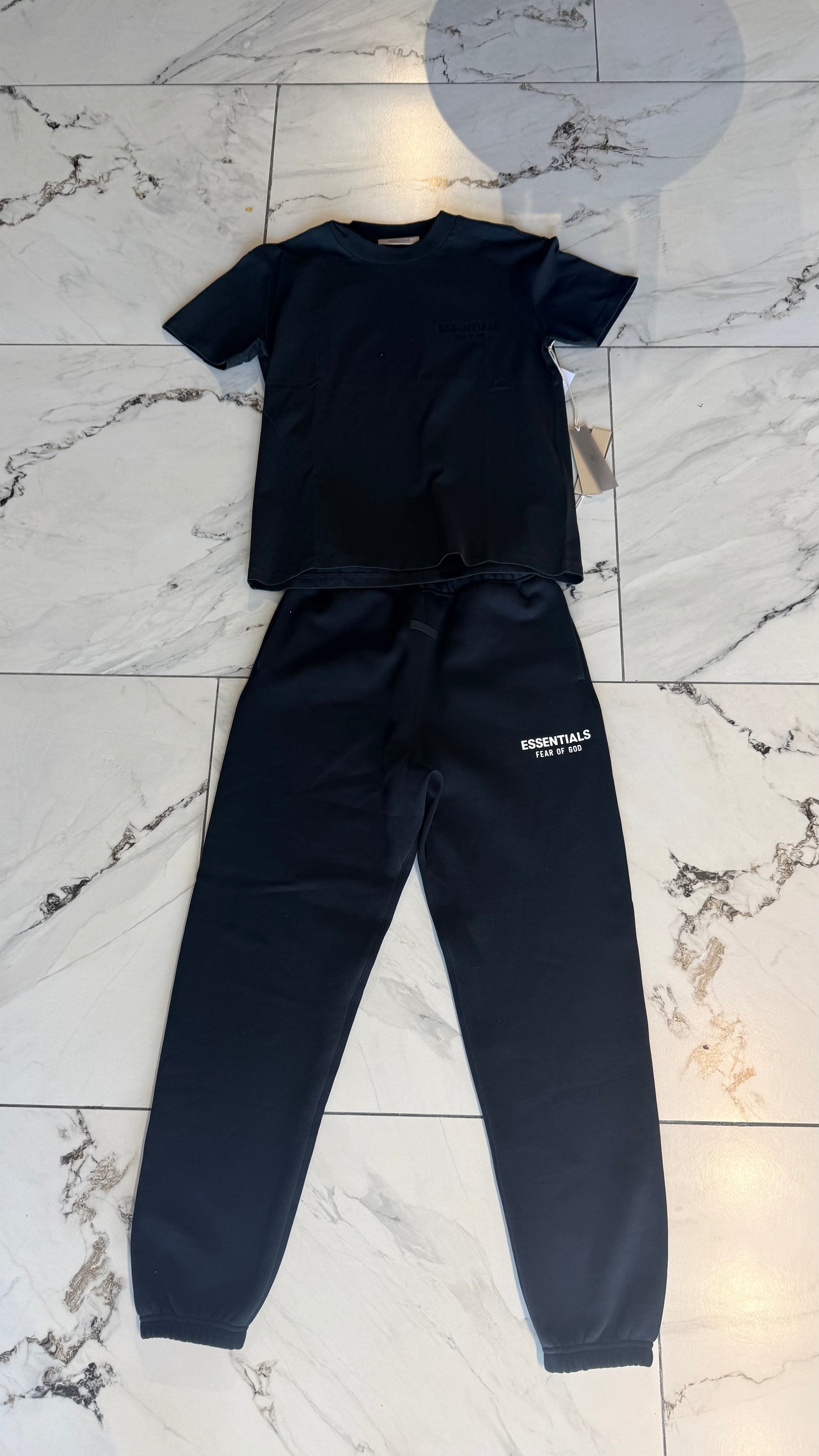 CONJUNTO ESSENTIALS BLACK