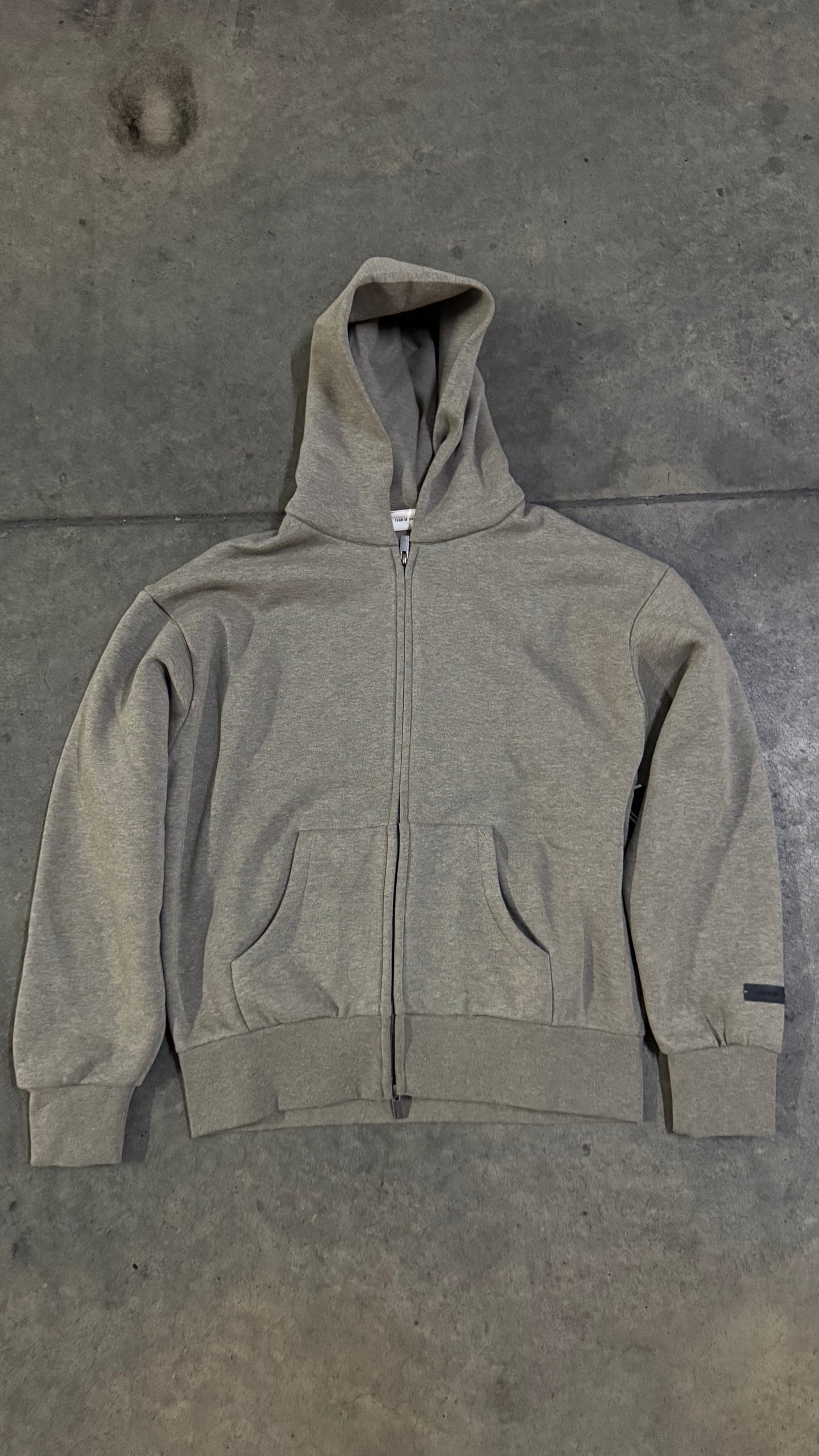 HOODIE ESSENTIALS GRIS OBSCURO ZÍPER