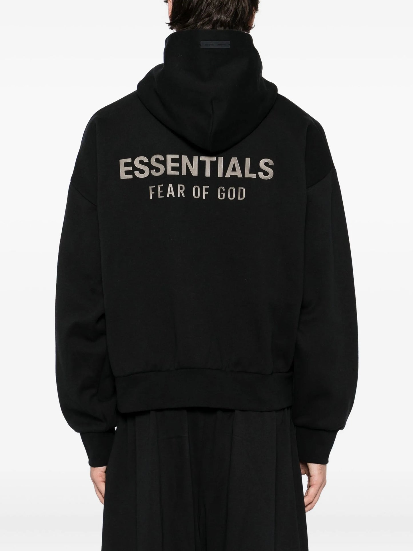 ESSENTIALS HOODDIE NEGRA ZÍPER SS25